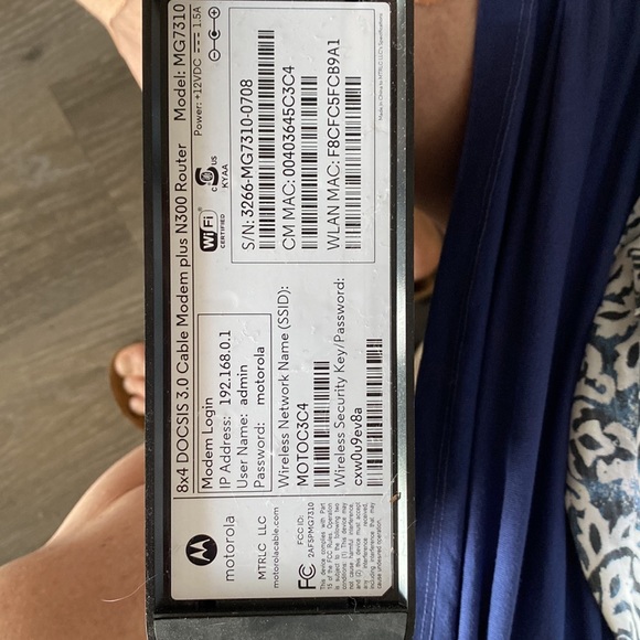 Motorola 8x4 DOCSIS 3.0 cable modem plus N300 router mode MG7310. - Picture 2 of 2